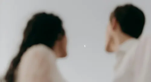 沉默中的疲憊：不吵架關係的隱藏代價