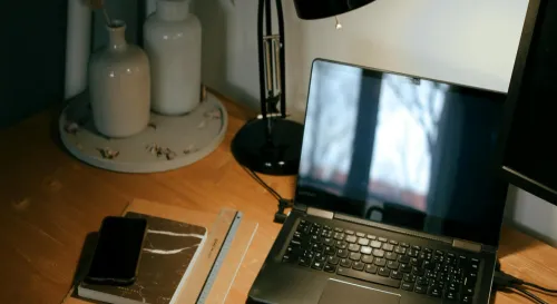 深夜改需求的行銷企劃，手機版設計又崩潰