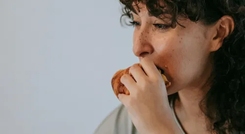 為什麼身體總在差不多那個時間提醒你該吃了？