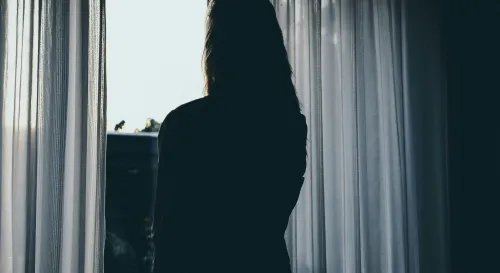 在家裡卻總感到孤獨，心裡的話卻無法對家人說出口