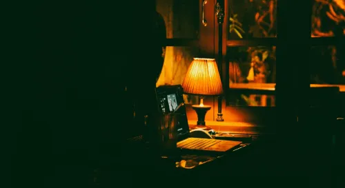 給那個正在撐的我，在孤獨裡，慢慢長出自己的方向