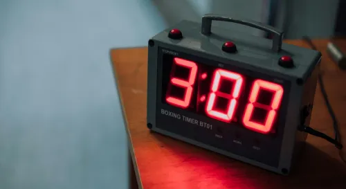 我到底有沒有睡著？一個以為自己整晚清醒的人，其實在半夢半醒之間來回打卡