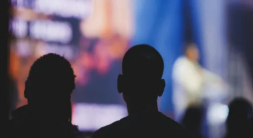 人生就像一場電影每個瞬間都是獨特的演出掌握現在才能改寫未來