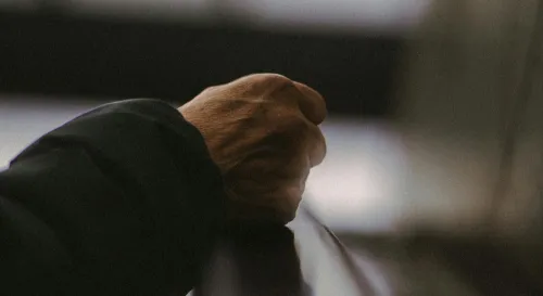 一秒轉身，卻要用一生學會放下