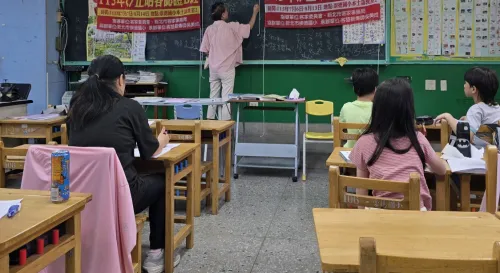 講了大半輩子客語，竟然要上客語課
