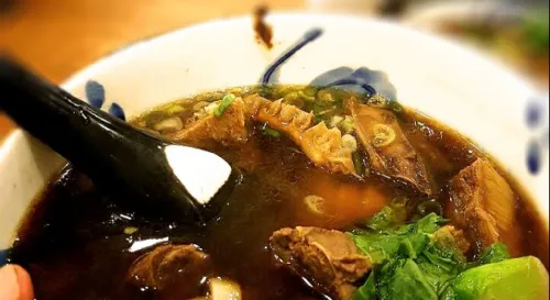 那年，像臉盆一樣大的牛肉麵