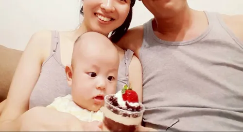 我的第一次父親節，這傢伙卻只對蛋糕有興趣