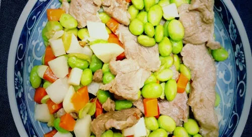 毛豆紅蘿蔔馬鈴薯炒肉片佐鄉愁