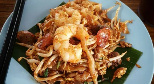 午休時間，來盤炒粿條還有福建麵