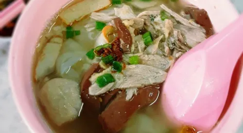 這家鴨肉粿條湯很出名哦