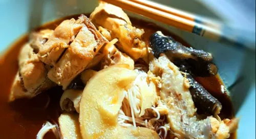 這麼冷的天就是要來碗麻油雞麵線