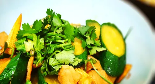 小黃瓜拌炒豬肉片佐高粱