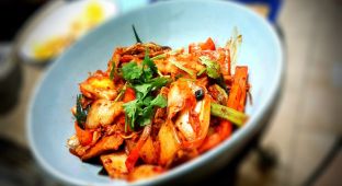 今晚的主角，韓式泡菜炒豬肉，上菜。