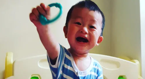 他總是充滿活力，但我真的好累。