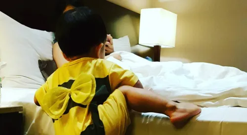 嗡嗡嗡，嗡嗡嗡，飛到西又飛到東