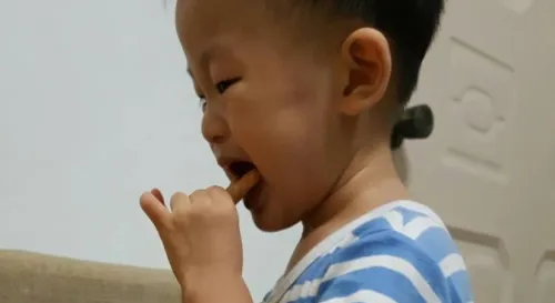 鍾5U VS 孔雀餅乾