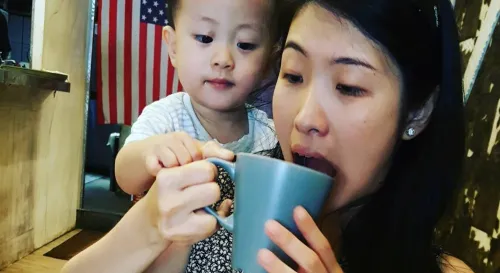 早餐，搶著要喝咖啡是說，這麼早就想體驗大人的苦澀