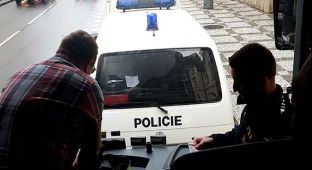 旅行小插曲，警察臨檢