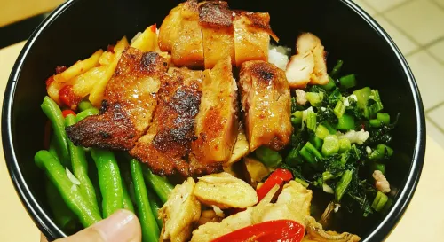 西湖捷運站二樓，真的是覓食的好地方。