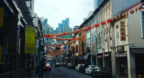 白天的牛車水街道，少了喧嘩