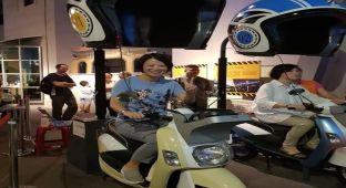 交通夢想館體驗機車VR
不到3秒就GG了