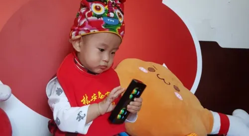 5G抓周原來最愛的還是吃