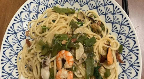 晚餐在家煮海鮮義大利麵 大人小孩全都愛唷