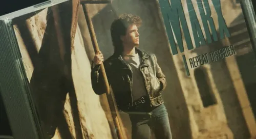 夜晚，聽歌 Richard Marx - Right Here Waiting