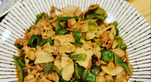 沙茶青椒炒火鍋肉片佐海尼根