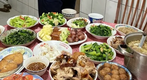 大年初一年夜飯