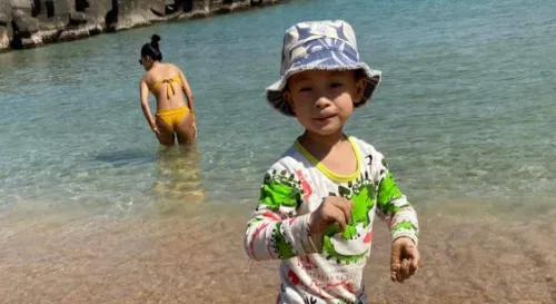 陽光、沙灘、比基尼