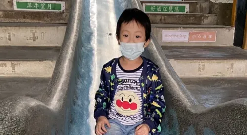 九份金瓜石山下的濂洞國小溜滑梯好好玩