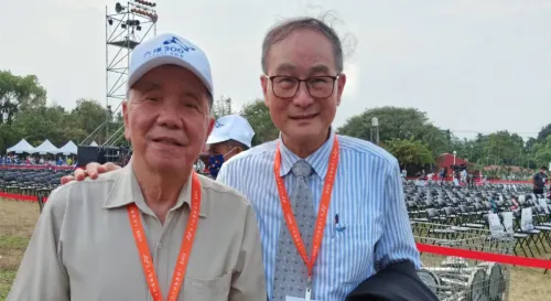 懷忠衛土-邱鳳揚與鍾發春的關係