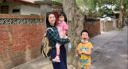 老眷村的大紅門