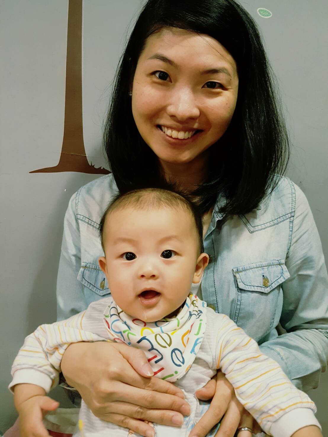 我從來沒想過會如此想念這小傢伙……。<br />
<br />
雖然拜託父母照顧著這幾天。<br />
<br />
但父母傳來兒子的照片,我總覺得這小子好像不怎麼開心…… 我從來沒想過會如此想念這小傢伙……。<br />
<br />
雖然拜託父母照顧著這幾天。<br />
<br />
但父母傳來兒子的照片,我總覺得這小子好像不怎麼開心……