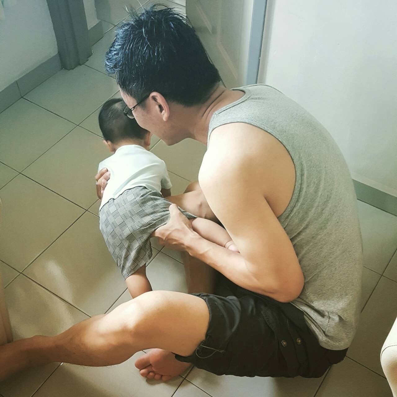 不確定是兒子玩爸爸,還是爸爸玩兒子~ 不確定是兒子玩爸爸,還是爸爸玩兒子~