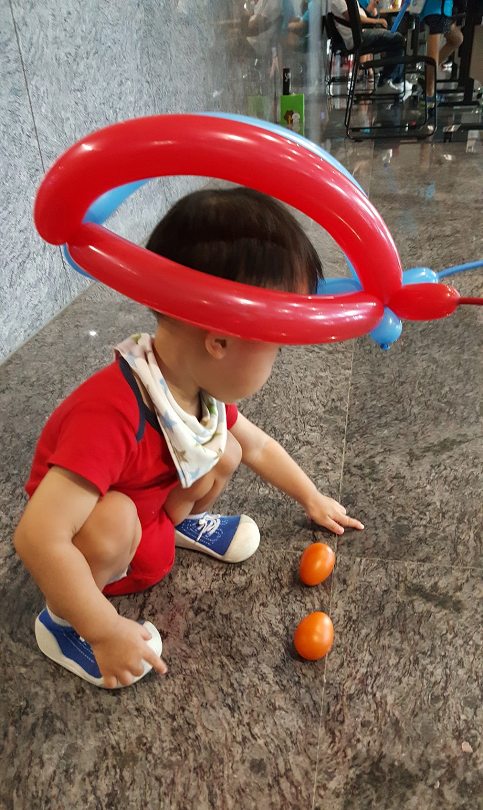 最後,太空戰士Z被地上的兩顆蛋吸引到停下腳步⊙_⊙<br />
<br />
兒子~這兩顆可不是茶葉蛋啊( ̄∇ ̄) 最後,太空戰士Z被地上的兩顆蛋吸引到停下腳步⊙_⊙<br />
<br />
兒子~這兩顆可不是茶葉蛋啊( ̄∇ ̄)